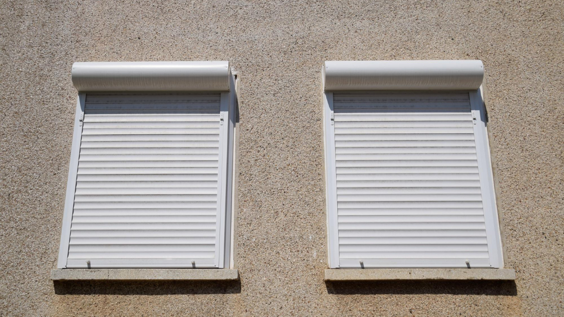 Planifier efficacement l’entretien de vos volets roulants avec un artisan à narbonne